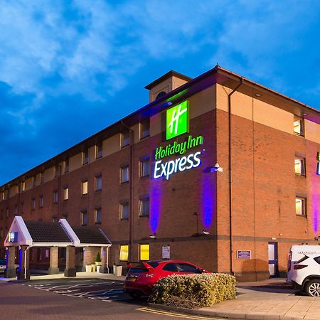 Holiday Inn Express Birmingham Oldbury By Ihg Exteriör bild