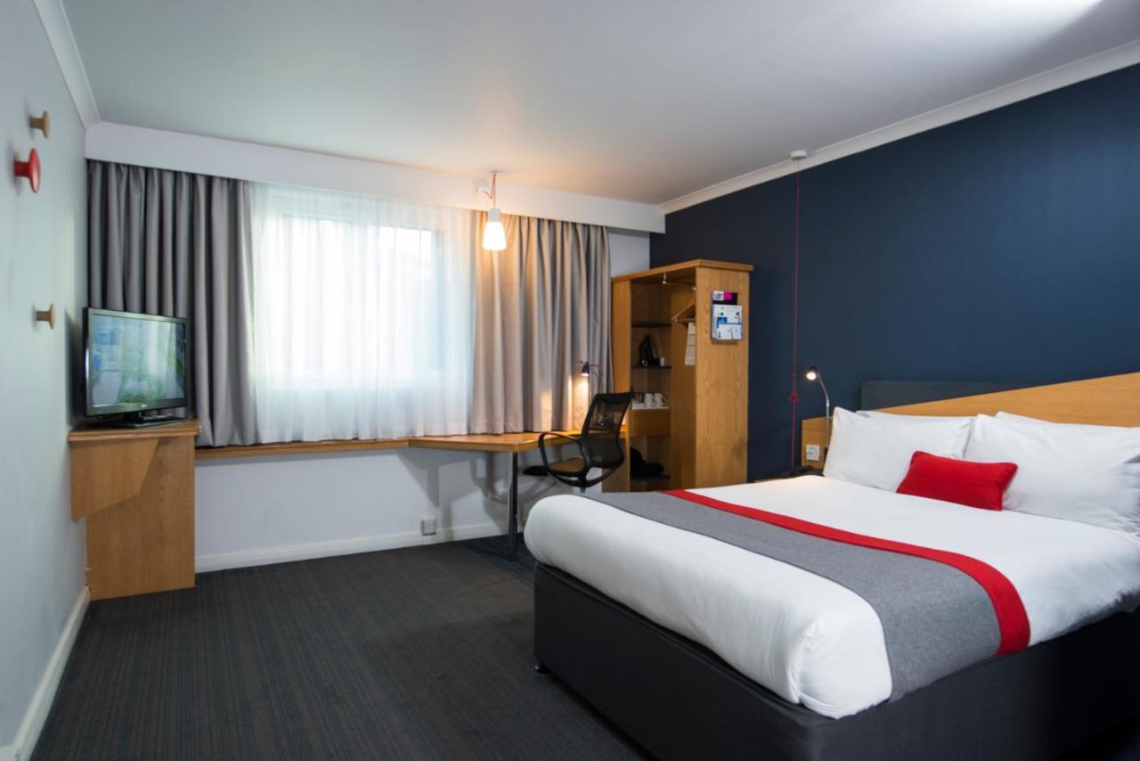 Holiday Inn Express Birmingham Oldbury By Ihg Exteriör bild