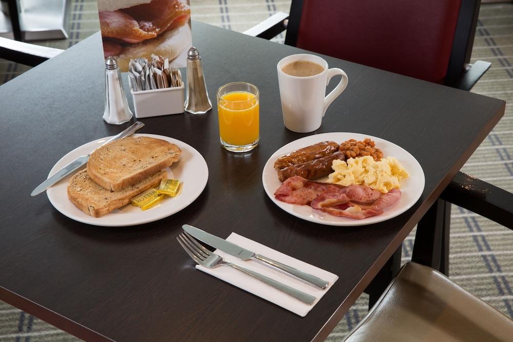 Holiday Inn Express Birmingham Oldbury By Ihg Exteriör bild