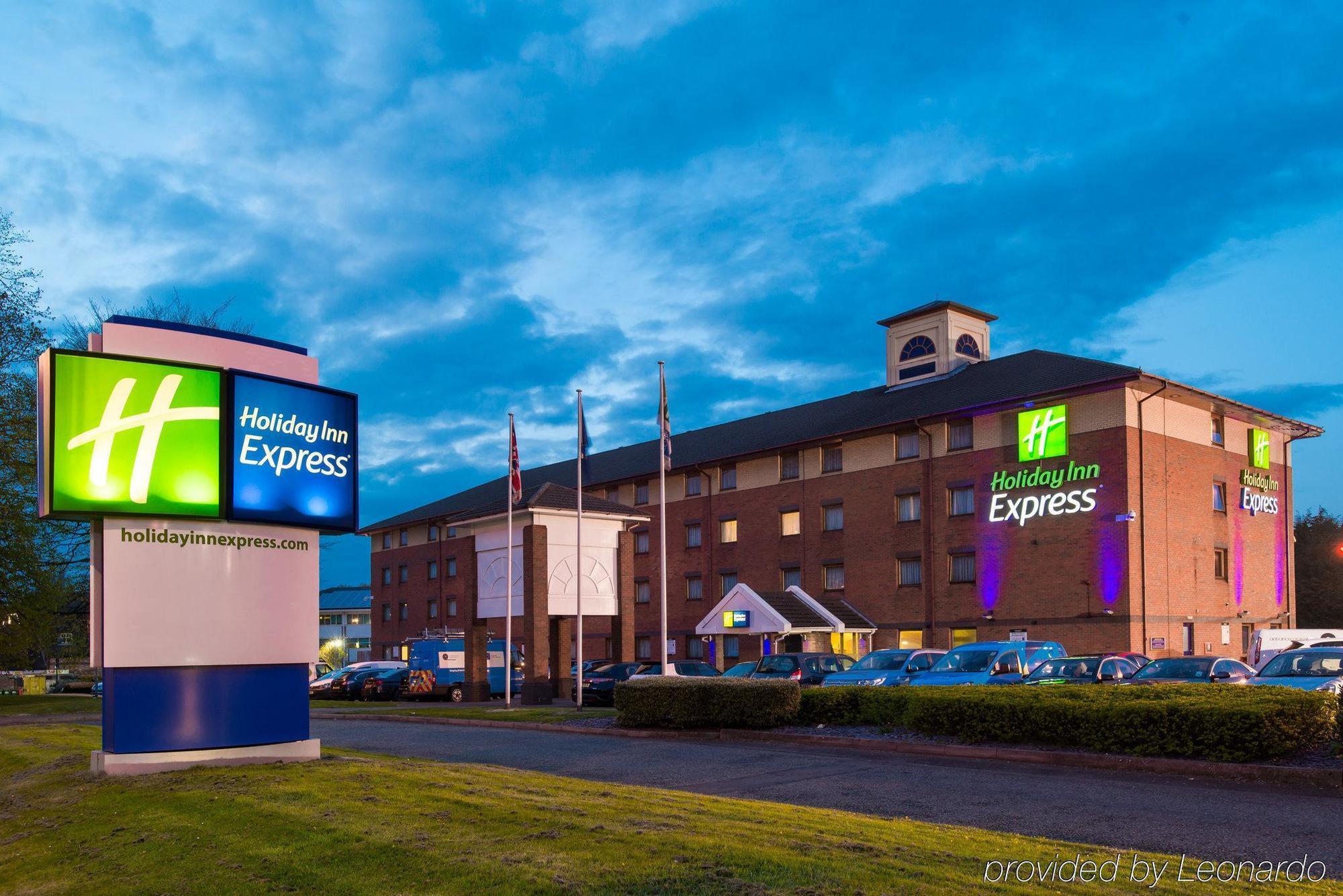 Holiday Inn Express Birmingham Oldbury By Ihg Exteriör bild