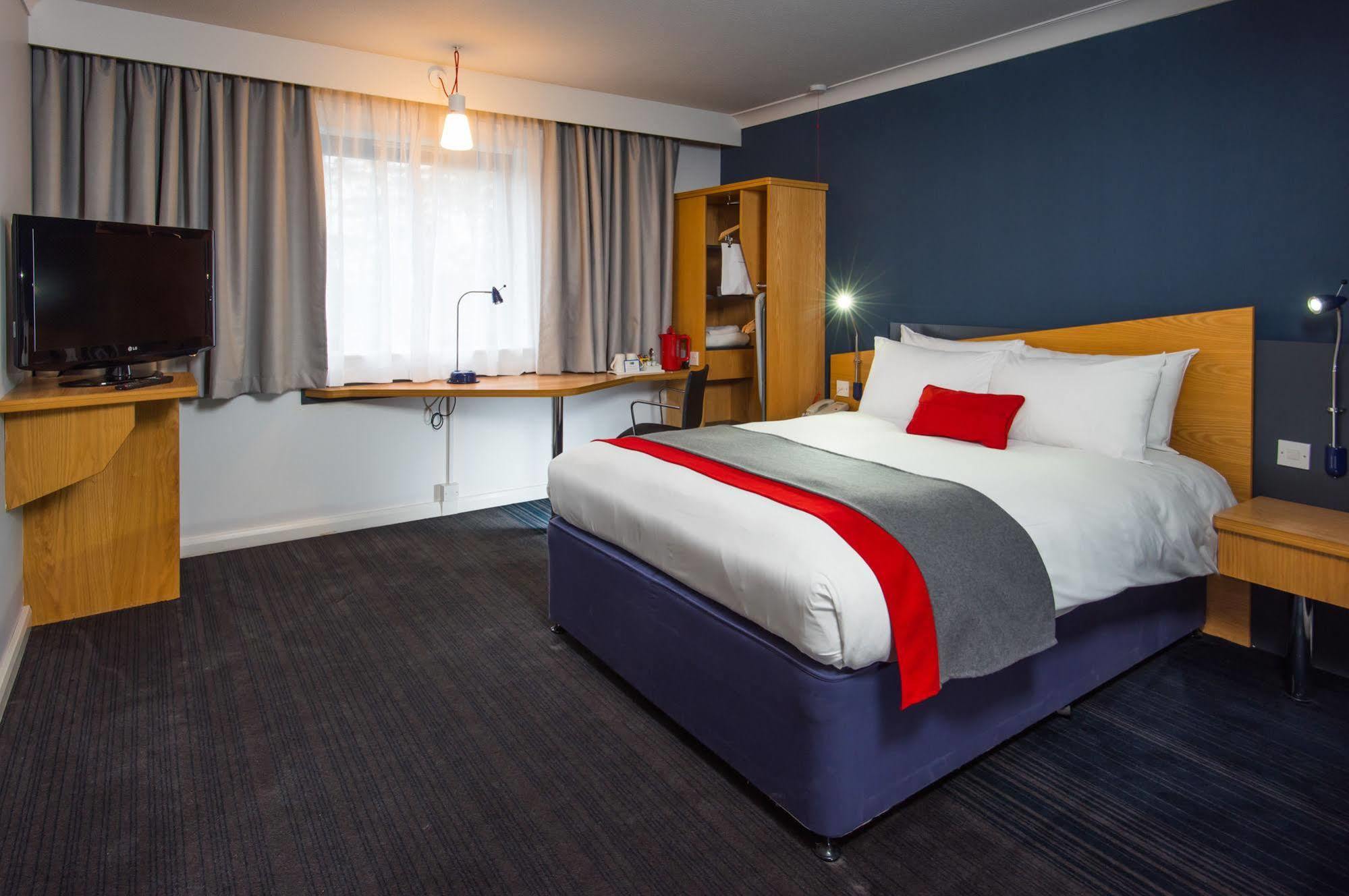 Holiday Inn Express Birmingham Oldbury By Ihg Exteriör bild
